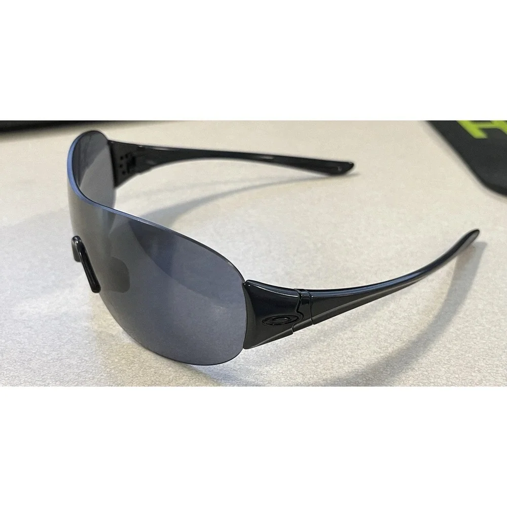 Oakley Miss Conduct Sunglasses OO9123 05  137 mm Y2K Wrap Retro Unisex Sporty
